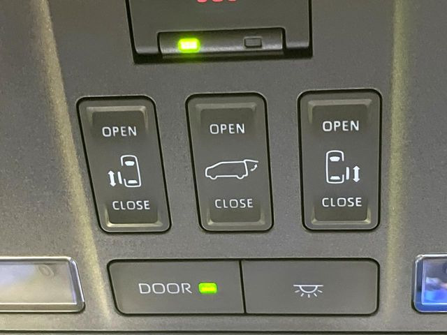 【パワーバックドア】スマートキーや運転席のボタンを押すだけでリアゲートが自動で開閉します!荷物を持っている時や、高い位置にあるバックドアを閉める際に便利な機能です♪