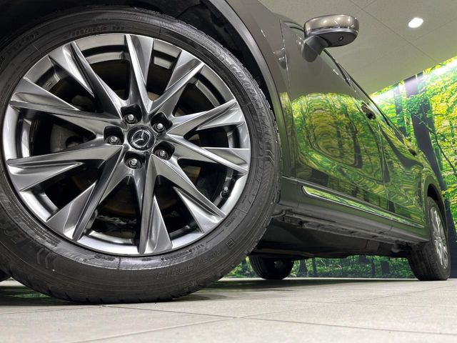 �y���������C���`�A���~�z�C�[���z�O�ςɃ}�b�`���������A���~�z�C�[���𑕒����Ă���܂��B�e��ЊO�A���~�z�C�[����A�X�^�b�h���X�^�C�����戵�����Ă���܂��B���񂲑��k����������