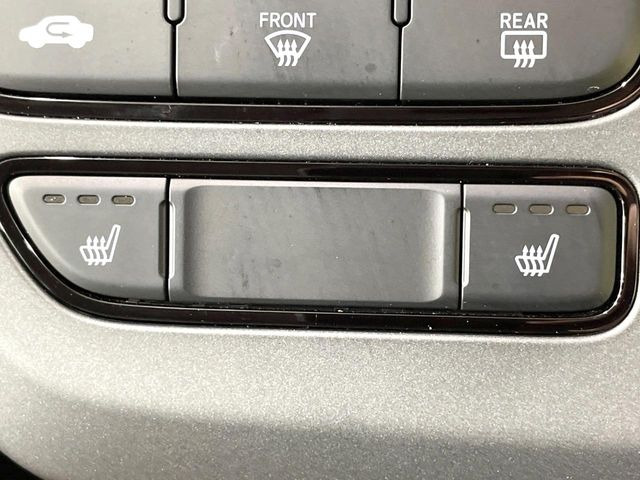 【シートヒーター】寒い日に重宝するシートヒーター!エアコンより早く温まってくれるので寒がりの人も安心ですね♪エアコンの温風は乾燥するから苦手、という方にもをおすすめです。