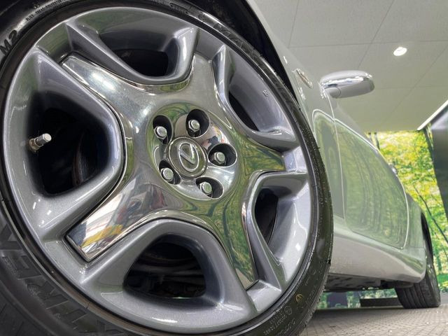 �y����18�C���`�A���~�z�C�[���z�O�ςɃ}�b�`���������A���~�z�C�[���𑕒����Ă���܂��B�e��ЊO�A���~�z�C�[����A�X�^�b�h���X�^�C�����戵�����Ă���܂��B���񂲑��k����������