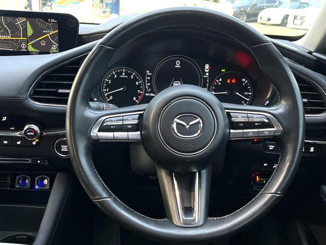 �y�����v�����X�e�A�����O�z�㎿�Ȋv���g�p���邱�ƂŁA��ɂ����������݂ƂĂ��^�]���₷���n���h���ł���