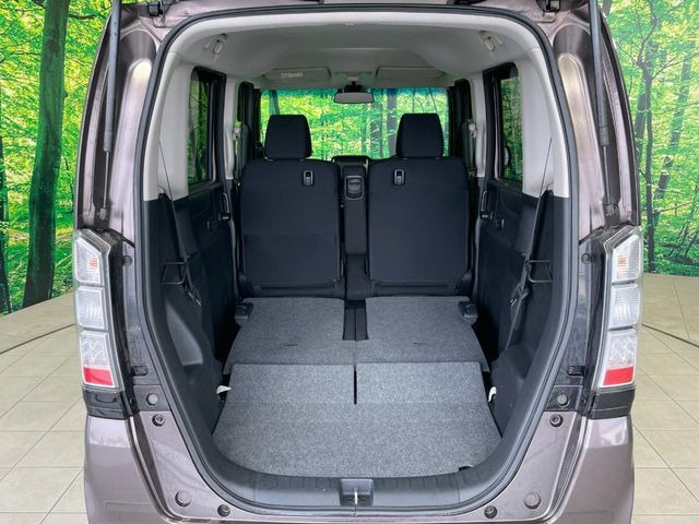 ���i�̂���������ʋ΁A���}���ɏ\���ȉ׎��X�y�[�X���m�ۂ��Ă���܂��B�Z�J���h�V�[�g��|���ƁA�傫�ȉו��̐ύڂ��\�ł���