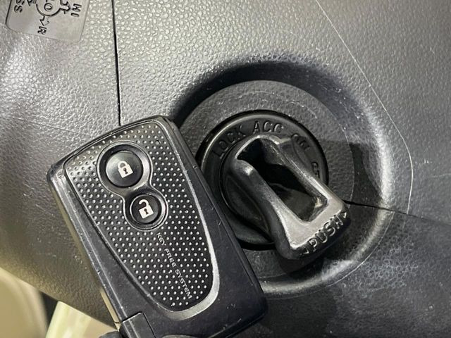 �y�L�[�t���[�V�X�e���z�J�o����|�P�b�g�ɓ��ꂽ�܂܂ł��h�A�̎{���E�������\�ȃX�}�[�g�L�[�𑕔��B�G���W���̃I���E�I�t�����J�M�����o���K�v����������Ƃ��Ă��֗��ł���