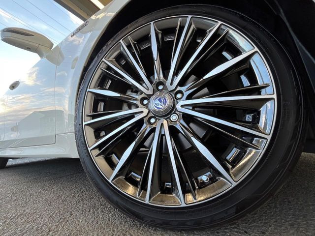 �y�A���~�z�C�[���z�O�ςɃ}�b�`�����A���~�z�C�[���𑕒����Ă���܂��B�e��A���~�z�C�[����A�X�^�b�h���X�^�C�����戵�����Ă���܂��B���񂲑��k����������