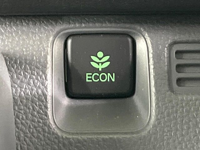 �y�A�C�h�����O�X�g�b�v�z�ԐM����a�؂Œ�Ԃ����ۂɃG���W�����~���A���ʂȔR���̏����}���܂��B�R��������ی�ɂȂ���@�\��G���W���̓u���[�L�𗣂��΍Ďn�����܂��B