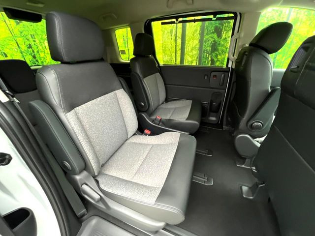 ���i���ȃI���W�i���t���A�}�b�g���I�v�V�����ɂĂ��p�ӂ��Ă���܂��B���D���ȃf�U�C����J���[�����Ԃɍ��킹�đI��ł����������Ƃ��ł��܂���