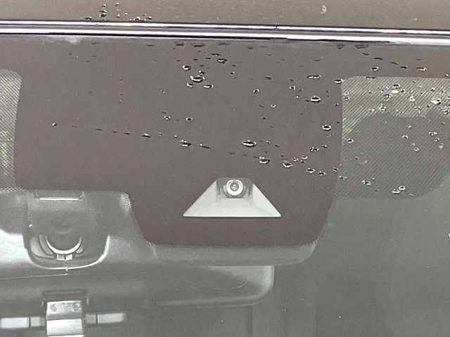 �y�C���e���W�F���g�G�}�[�W�F���V�[�u���[�L�z�t�����g�J�����őO���̎ԗ�����s�҂����m�B�Փ˂������Ȏ��͏Փ˔�Q�y���u���[�L���쓮�A�Փˉ�����T�|�[�g�B�����S�Ƀh���C�u�����y���݂��������܂��B