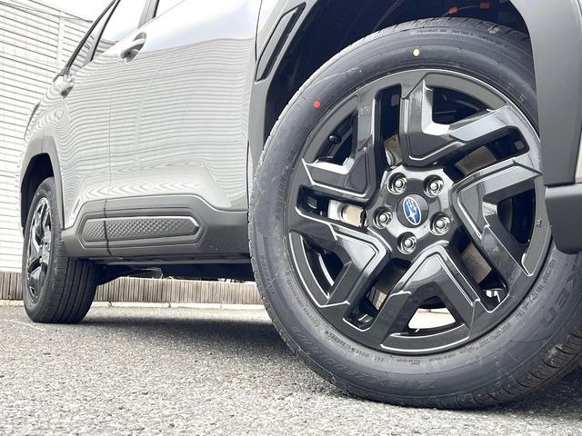 �y����18�C���`�A���~�z�C�[���z�O�ςɃ}�b�`���������A���~�z�C�[���𑕒����Ă���܂��B�e��ЊO�A���~�z�C�[����A�X�^�b�h���X�^�C�����戵�����Ă���܂��B���񂲑��k����������