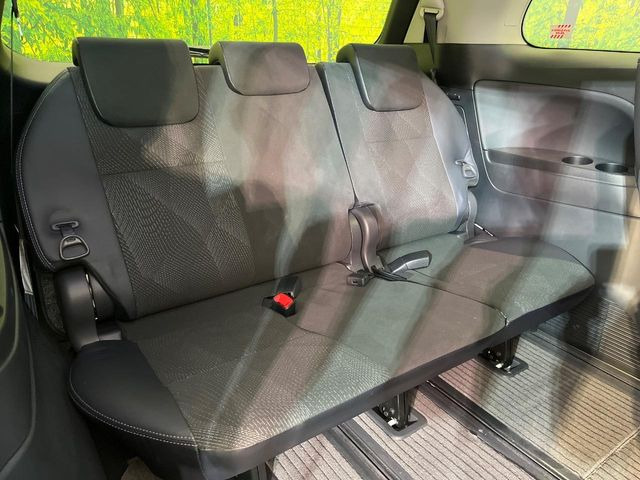 3列目シートはもちろん状態良好☆大人でもゆったりと座って頂けますので、大人数でのお出かけもラクラクです♪ご家族で、気の知れた仲間で、ドライブに行くのが楽しみですね♪