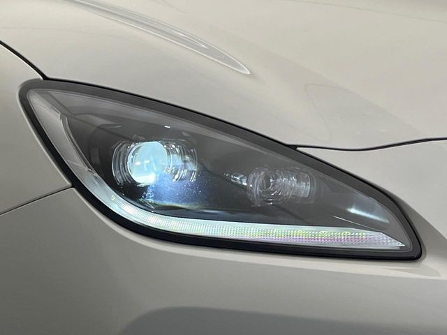 �yLED�w�b�h���C�g�z���V����ԑ��s�����ǍD�Ȏ��E���m�ۂ����S���ĉ^�]�ł��鍂�P�xLED�w�b�h���C�g�𑕔�!�_�����x�������A����d�͂��}�����Ă��܂��B