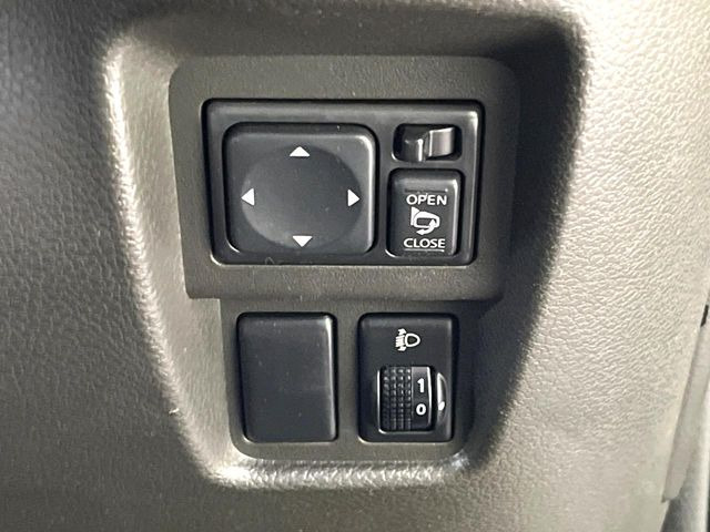 �y�d���i�[�~���[�z�T�C�h�~���[�͓d���i�[���ƂȂ��Ă���A�������ԏ�ł��L�Y�������X�N��}�����܂��B