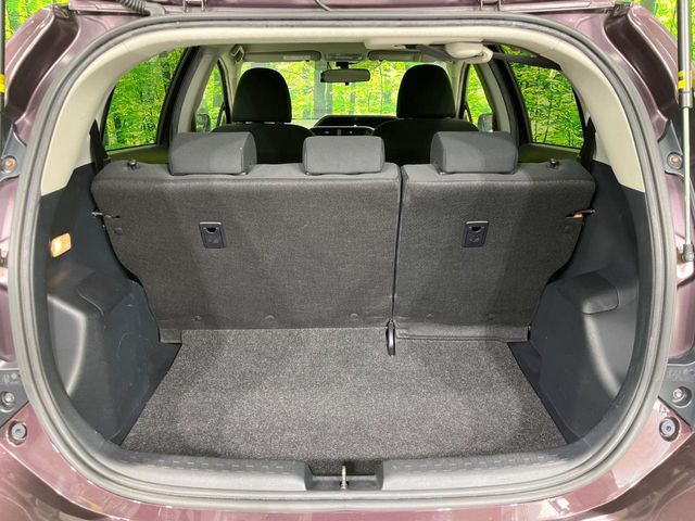 ���i�̂���������ʋ΁A���}���ɏ\���ȉ׎��X�y�[�X���m�ۂ��Ă���܂��B�Z�J���h�V�[�g��|���ƁA�傫�ȉו��̐ύڂ��\�ł���