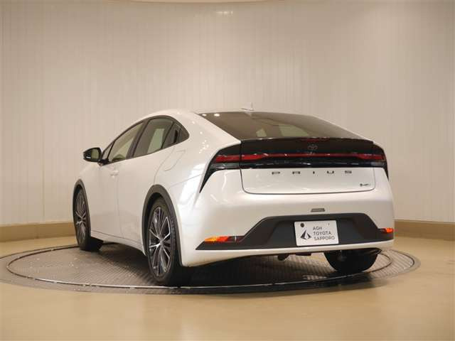 プリウス2.0 G E-Four 4WD