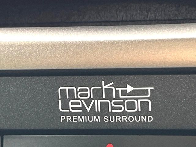 �y�}�[�N���r���\���T�E���h�V�X�e���z���[�J�[�I�v�V�����̍��i�ʃT�E���h�V�X�e���𓋍ځB��p�̃`���[�j���O���{���ꂽ�召�l�X�ȃX�s�[�J�[����ǎ��ȃT�E���h���t�ł��A�Տꊴ���ӂ�鉹����Ԃ����o���܂��B