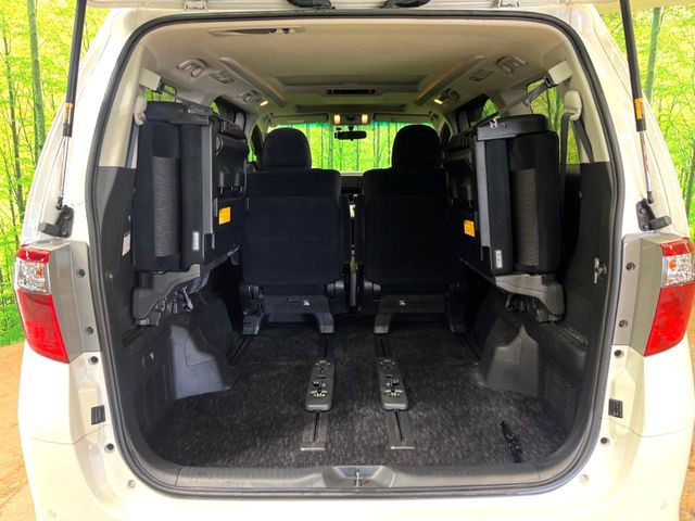 ���i�̂���������ʋ΁A���}���ɏ\���ȉ׎��X�y�[�X���m�ۂ��Ă���܂��B�Z�J���h�V�[�g��|���ƁA�傫�ȉו��̐ύڂ��\�ł���