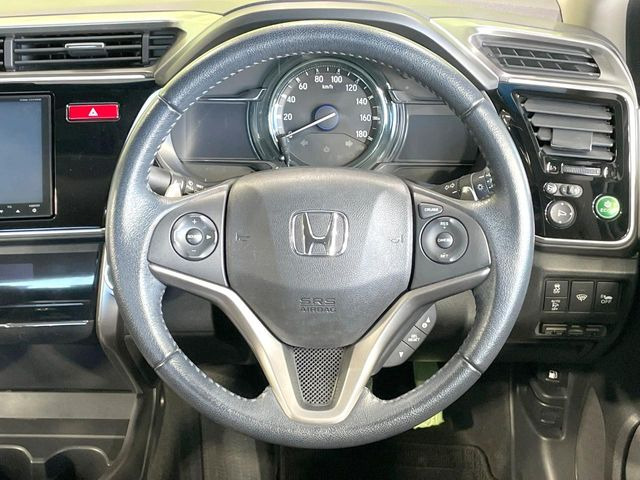 �y�����v�����X�e�A�����O�z�㎿�Ȋv���g�p���邱�ƂŁA��ɂ����������݂ƂĂ��^�]���₷���n���h���ł���