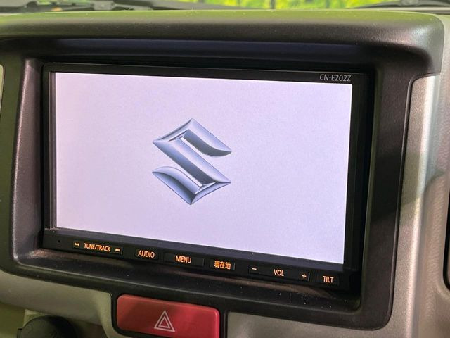 �y�����i�r�z�l�C�̏����i�r�𑕔����Ă���܂��B�i�r�̎g���₷���͂������A�I�[�f�B�I�@�\���[��!�L�����v�◷�s�͂������A�ʋ΂┃�����ȂǕ��i�̃h���C�u���y�����Ȃ�͂���