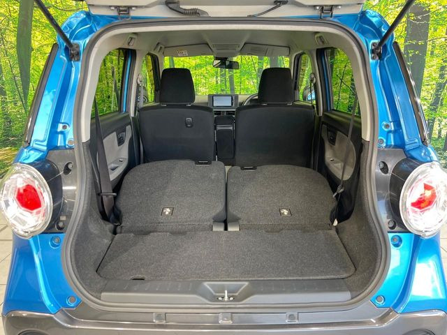 ���i�̂���������ʋ΁A���}���ɏ\���ȉ׎��X�y�[�X���m�ۂ��Ă���܂��B�Z�J���h�V�[�g��|���ƁA�傫�ȉו��̐ύڂ��\�ł���