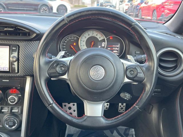 �y�����v�����X�e�A�����O�z�㎿�Ȋv���g�p���邱�ƂŁA��ɂ����������݂ƂĂ��^�]���₷���n���h���ł���