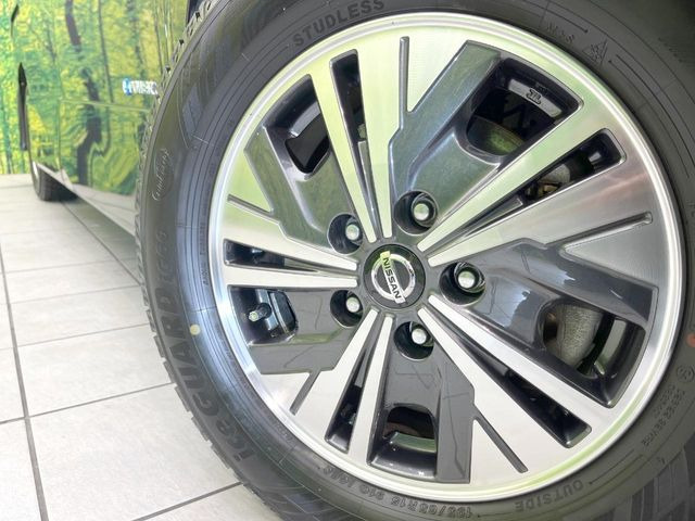 �y����15�C���`�A���~�z�C�[���z�O�ςɃ}�b�`���������A���~�z�C�[���𑕒����Ă���܂��B�e��ЊO�A���~�z�C�[����A�X�^�b�h���X�^�C�����戵�����Ă���܂��B���񂲑��k����������