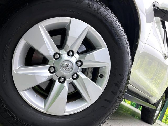 �y����17�C���`�A���~�z�C�[���z�O�ςɃ}�b�`���������A���~�z�C�[���𑕒����Ă���܂��B�e��ЊO�A���~�z�C�[����A�X�^�b�h���X�^�C�����戵�����Ă���܂��B���񂲑��k����������