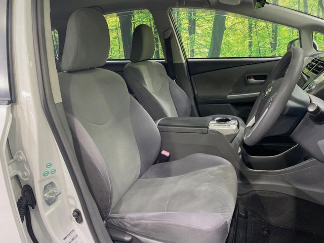 運転席シート廻りは使用感も少なく、良好な状態となっています。丁寧に使われていたことがよくわかりますね。