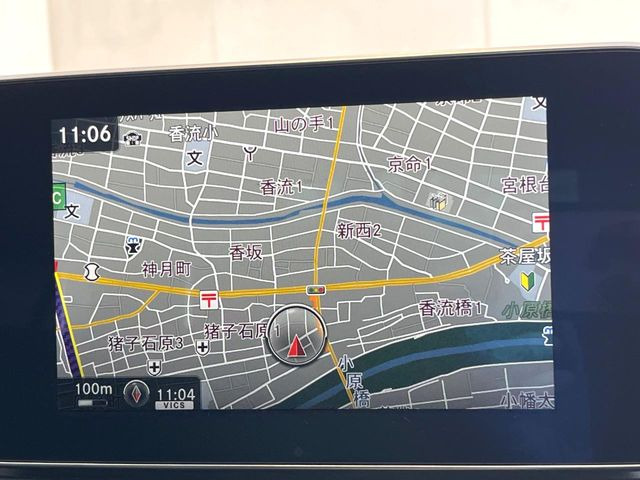 �������i�r�̓t���Z�O�����\�ABluetooth�ڑ��\�ACD/DVD�Đ��\�ł��B