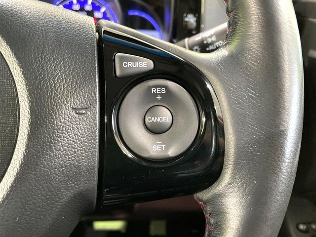 �y�N���[�Y�R���g���[���z�������H�����N���N���s�B�A�N�Z���𗣂��Ă���葬�x�ő��s���ł��A�������^�]���̕��S���y��!�����E�������ȒP�ȃX�C�b�`����Œ����ł��܂��B