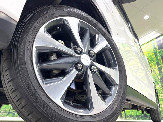 �y����15�C���`�A���~�z�C�[���z�O�ςɃ}�b�`���������A���~�z�C�[���𑕒����Ă���܂��B�e��ЊO�A���~�z�C�[����A�X�^�b�h���X�^�C�����戵�����Ă���܂��B���񂲑��k����������