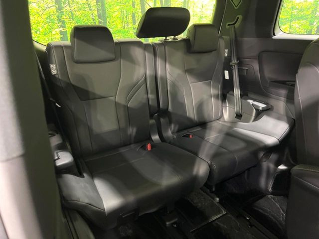 3列目シートはもちろん状態良好☆大人でもゆったりと座って頂けますので、大人数でのお出かけもラクラクです♪ご家族で、気の知れた仲間で、ドライブに行くのが楽しみですね♪