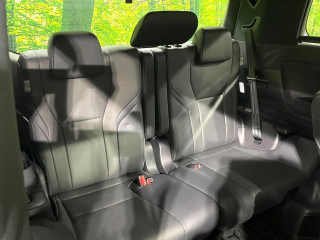 3列目シートはもちろん状態良好☆大人でもゆったりと座って頂けますので、大人数でのお出かけもラクラクです♪ご家族で、気の知れた仲間で、ドライブに行くのが楽しみですね♪