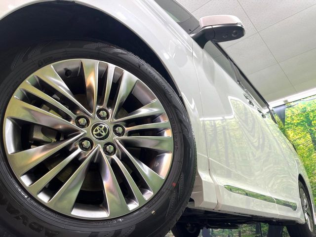 【純正アルミホイール】外観にマッチした純正アルミホイールを装着しております。各種社外アルミホイールや、スタッドレスタイヤも取扱いしております。是非ご相談ください♪