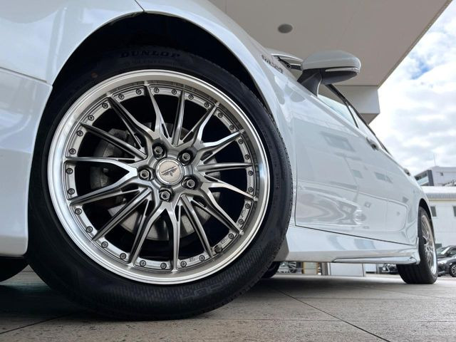 �y18�C���`�A���~�z�C�[���z�O�ςɃ}�b�`�����A���~�z�C�[���𑕒����Ă���܂��B�e��A���~�z�C�[����A�X�^�b�h���X�^�C�����戵�����Ă���܂��B���񂲑��k����������