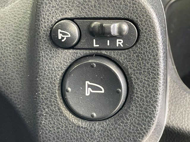 �y�d���i�[�~���[�z�T�C�h�~���[�͓d���i�[���ƂȂ��Ă���A�������ԏ�ł��L�Y�������X�N��}�����܂��B