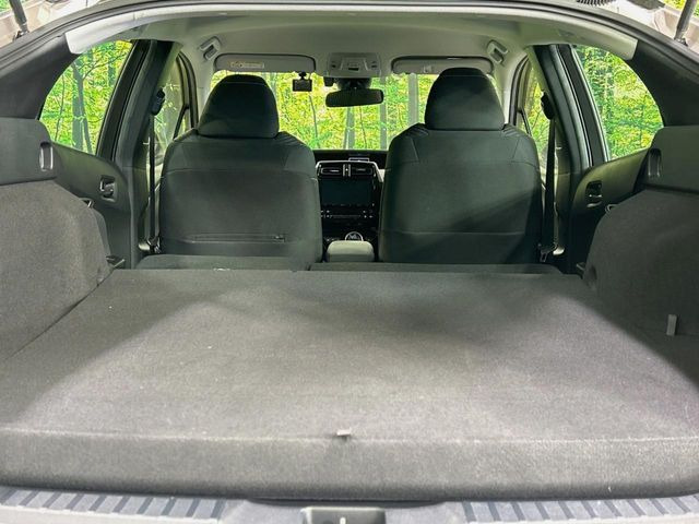 後席を格納すると、これだけの広さが!シーンに合わせたシートアレンジで、大きな荷物も積むことが出来ます♪