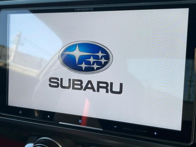 【純正9型ナビ】人気の純正ナビを装備しております。ナビの使いやすさはもちろん、オーディオ機能も充実!キャンプや旅行はもちろん、通勤や買い物など普段のドライブも楽しくなるはず♪