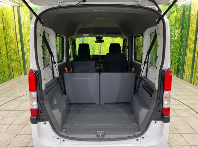 ���i�̂���������ʋ΁A���}���ɏ\���ȉ׎��X�y�[�X���m�ۂ��Ă���܂��B�Z�J���h�V�[�g��|���ƁA�傫�ȉו��̐ύڂ��\�ł���