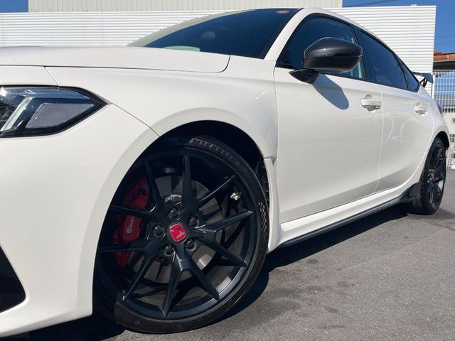 �y�O���[�h��p����19�C���`�A���~�z�C�[���z�f�U�C�����̍��������A���~�z�C�[���𑕒����Ă���܂��B�e��ЊO�A���~�z�C�[����A�X�^�b�h���X�^�C�����戵�����Ă���܂��B���񂲑��k����������