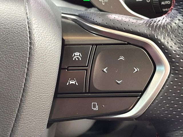 【レーダークルーズコントロール】高速道路での長距離走行が楽に!!自動で速度を保つクルーズコントロールが、衝突軽減システムと連携し、前方の車両を感知して車間を保つように速度調節してくれます!!