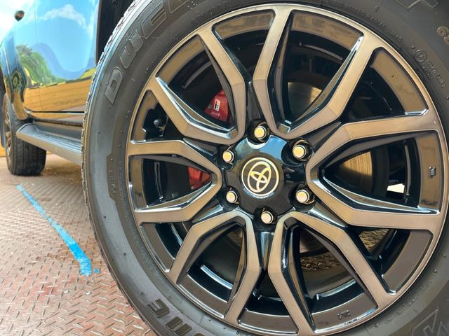 �y����18�C���`�A���~�z�C�[���z�O�ςɃ}�b�`���������A���~�z�C�[���𑕒����Ă���܂��B�e��ЊO�A���~�z�C�[����A�X�^�b�h���X�^�C�����戵�����Ă���܂��B���񂲑��k����������