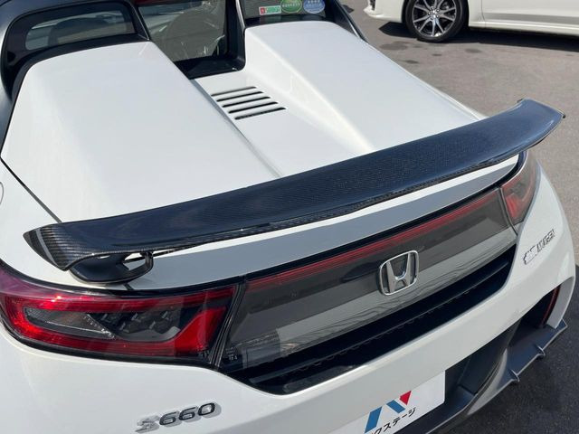 �y�����h���C�J�[�{���E�C���O�z�h���C�J�[�{�����̗p�����ώ����A�E�C���O�B�E�C���O�̊p�x��2�i�K�ɒ����\�B�E�C���O�X�e�[�̓A���~���B�������S����B