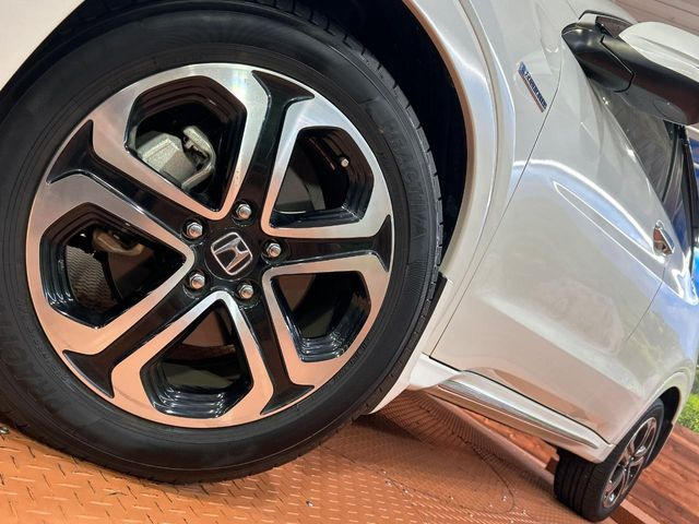 【純正17インチアルミホイール】外観にマッチした純正アルミホイールを装着しております。各種社外アルミホイールや、スタッドレスタイヤも取扱いしております。是非ご相談ください♪