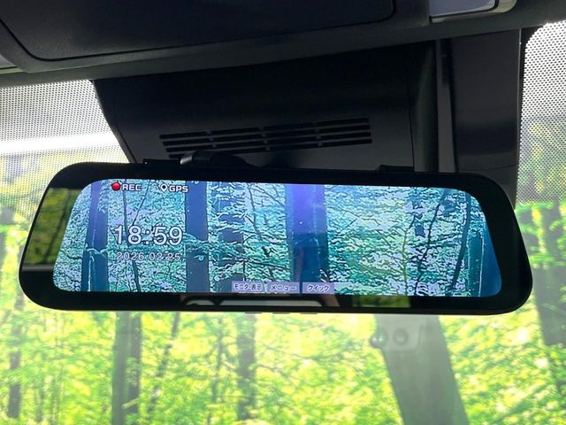 【デジタルインナーミラー】後席の大きな荷物や同乗者で後方が確認しづらい時でも安心!カメラが撮影した車両後方の映像をルームミラー内に表示。クリアな視界で状況の確認が可能です!