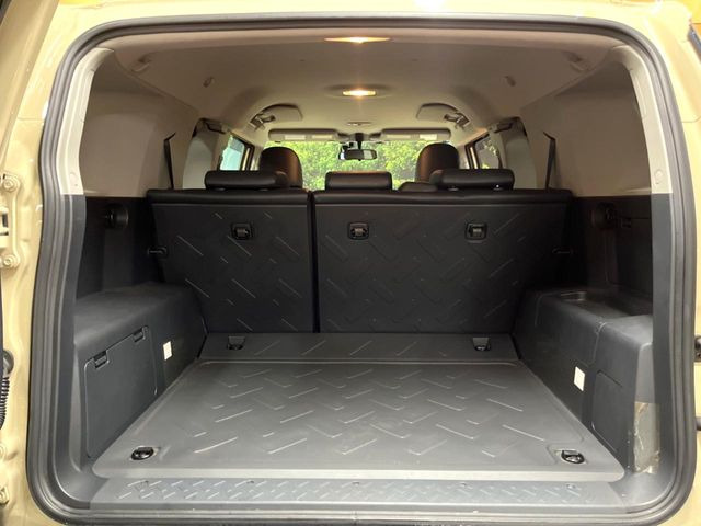 ���i�̂���������ʋ΁A���}���ɏ\���ȉ׎��X�y�[�X���m�ۂ��Ă���܂��B�Z�J���h�V�[�g��|���ƁA�傫�ȉו��̐ύڂ��\�ł���