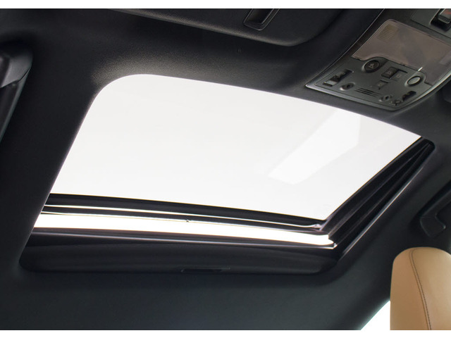 �l�C�����̃T�����[�t���t���Ă��܂�!�㉺�`���g�ɑO��X���C�h�@�\���t���Ă��܂��̂ŁA�l�X�ȃh���C�u�V�[���Ŋ��􂵂Ă���܂�!!�J��������ԓ���Ԃ͋C�����������ł���!����̊����Ă݂ĉ�����!