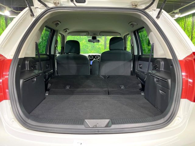 ���i�̂���������ʋ΁A���}���ɏ\���ȉ׎��X�y�[�X���m�ۂ��Ă���܂��B�Z�J���h�V�[�g��|���ƁA�傫�ȉו��̐ύڂ��\�ł���