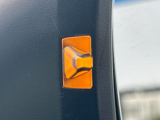 �y�����r�[�N���f�B�e�B�N�V�����z���s���A�h�A�~���[�̎��p�ɂȂ�₷���ӏ��Ɍ㑱�Ԃ��ڋ߂���ƃT�C�h�~���[�t�߂Ɍx����\���A�h���C�o�[�ɒ��ӊ��N�ƁA����̍ۂ̓n���h��������A�V�X�g�����܂��B