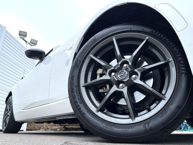 �y����16�C���`�A���~�z�C�[���z�O�ςɃ}�b�`���������A���~�z�C�[���𑕒����Ă���܂��B�e��ЊO�A���~�z�C�[����A�X�^�b�h���X�^�C�����戵�����Ă���܂��B���񂲑��k����������