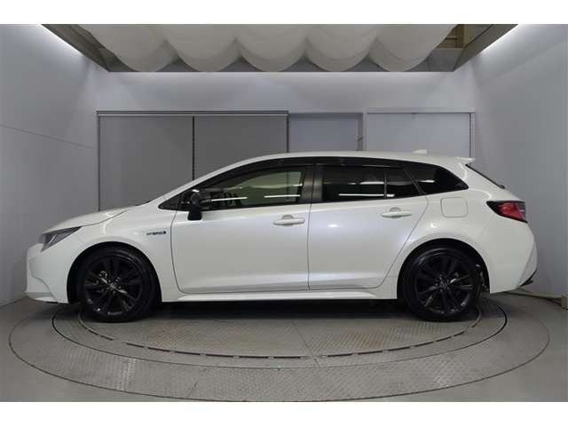 カローラツーリング1.8 ハイブリッド W×B