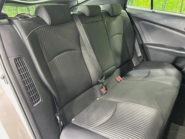 後部座席も気になるようなキズ・汚れやへたり等、大きなダメージはなく、良好な状態です。